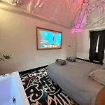 Capsule Art Deco - Jacuzzi - Netflix - Cinema - Arcade De Jeux & Nintendo Switch - 2 - Filet Suspendu *